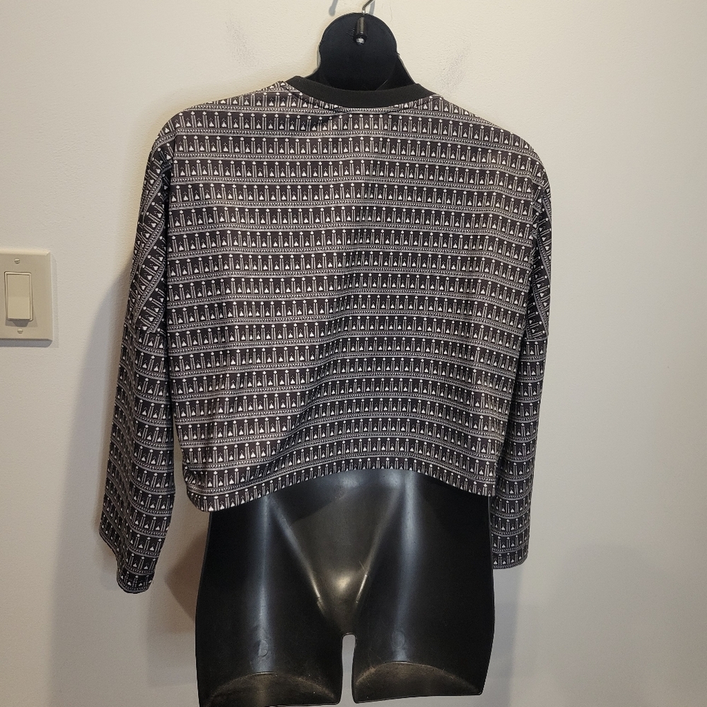 Adidas Size L Pavao Crop Sweatshirt Heart Print - Picture 3 of 6